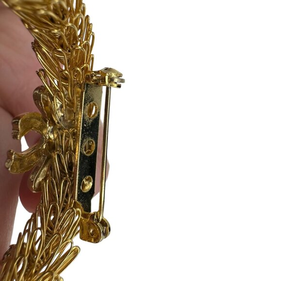 Vintage Gold Tone Wreath Brooch Bow Red Green Rhinestones Christmas Jewelry - Picture 8 of 12